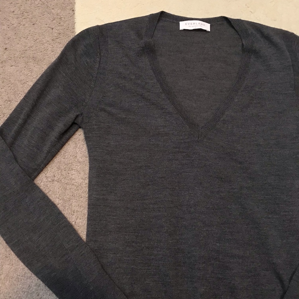 Everlane Wool Grey V Neck Pullover Sweater Small - Picture 2 of 8